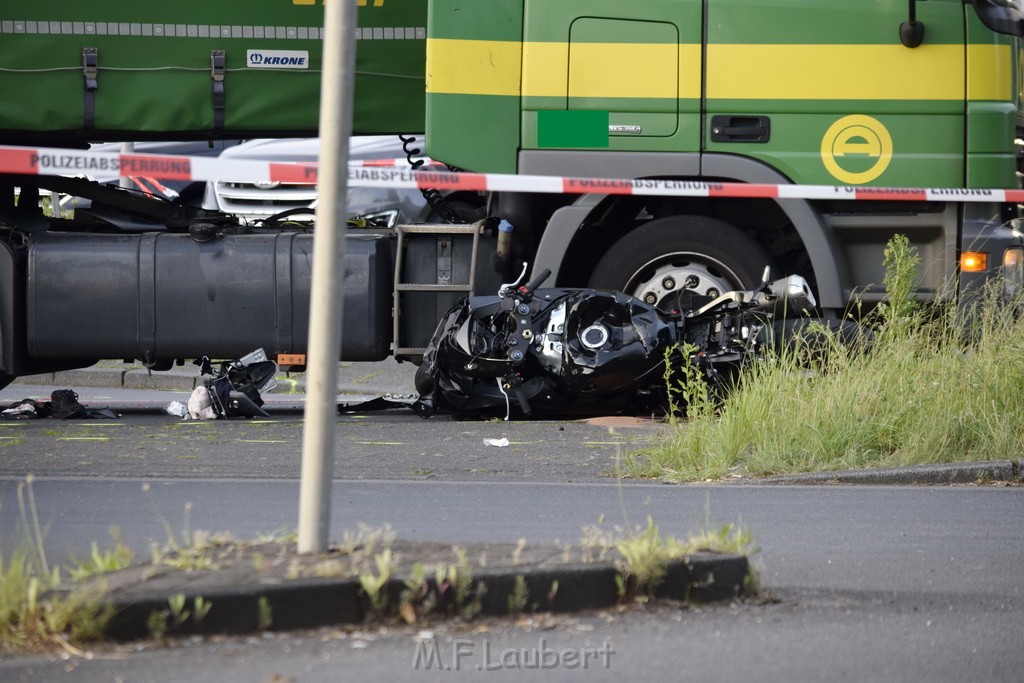 Schwerer Motorrad Unfall Feldkassel Robert Boschstr Edsel Fordstr P041.JPG - Miklos Laubert